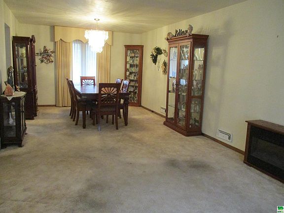 4th image of 3253 Viking Dr