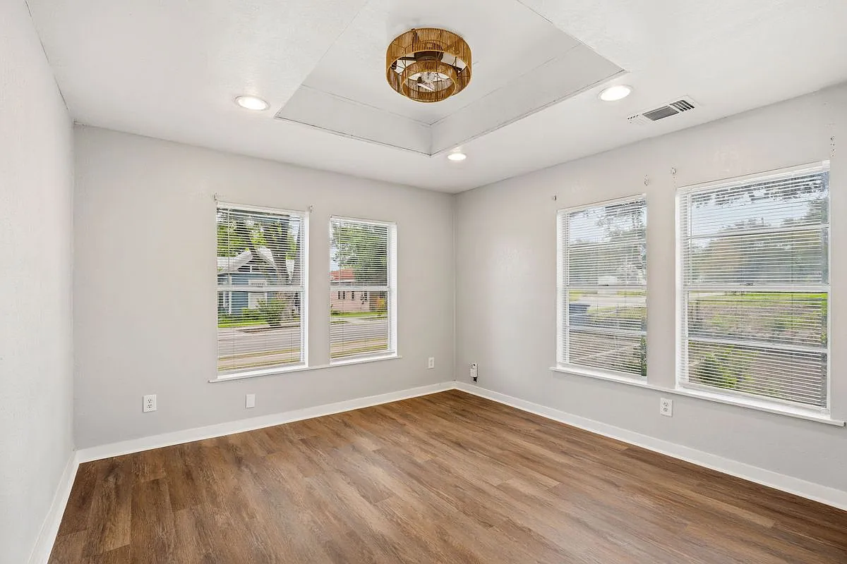604 W Hollywood Ave — Photo 4