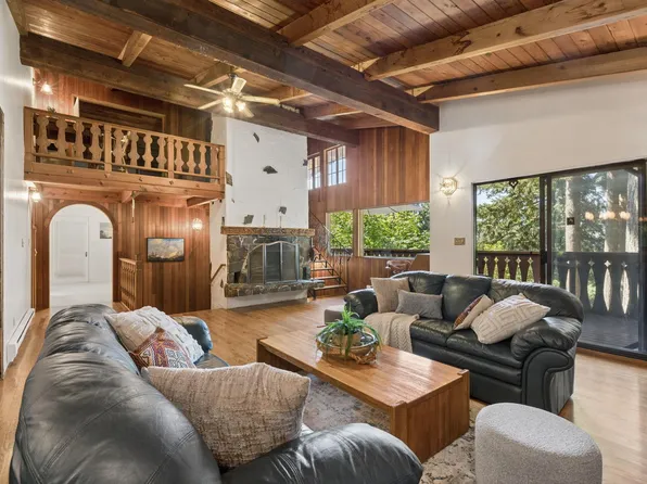 295 Bayview Rd, Lions Bay, BC V0N 2E0