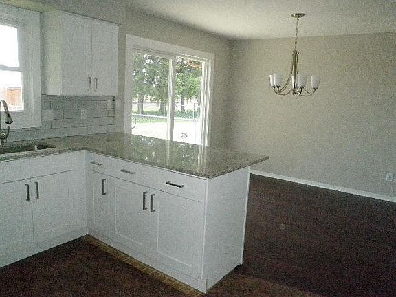 3rd image of 415 Palmor Dr
