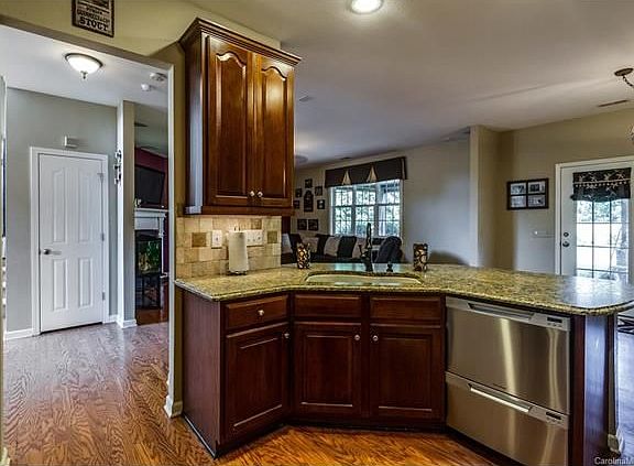 4th image of 8130 Laurel Run Dr