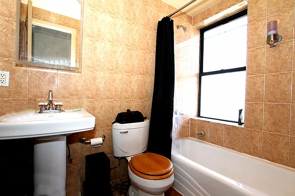 Rented by J Misrahi Realty Corp | media 28