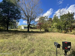 215 Longfield Rd, Rocky Top, TN 37769