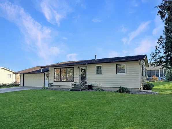 601 Sunrise Blvd, Decorah, IA 52101