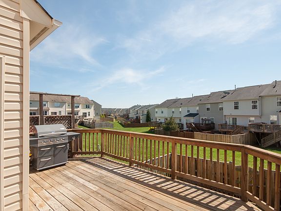 DECK BACKING TO COMMON AREA