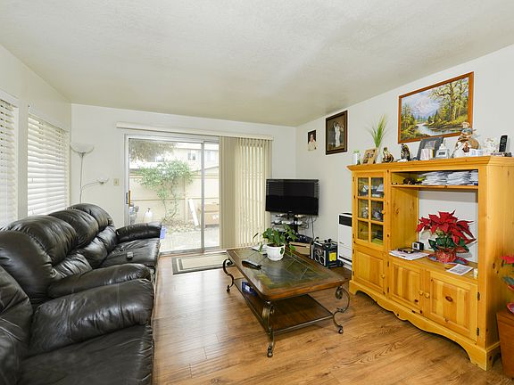 3rd image of 2332 Solano Ave