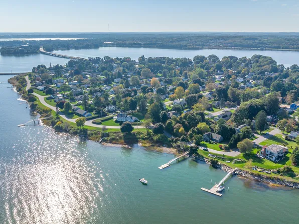 10 Winslow Road, Falmouth, ME 04105