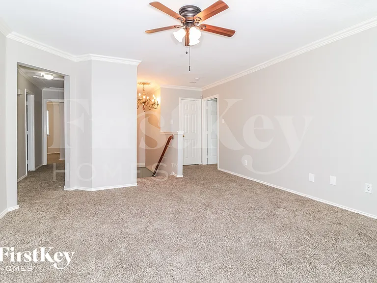 9812 Westmere Ln — Photo 4
