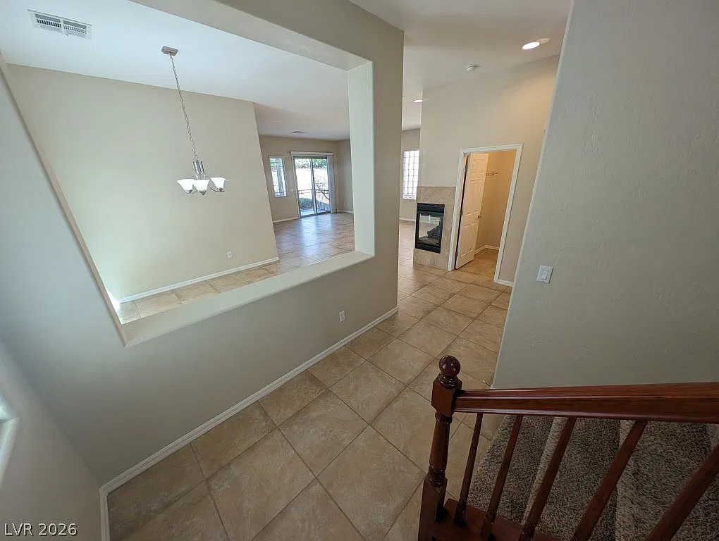 3 bed, 2.5 bath, 2817 sqft, $2,400 — Photo 3
