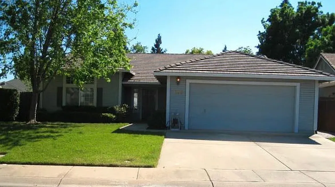 3 bed, 1804 sqft, $2,500 — Photo 1