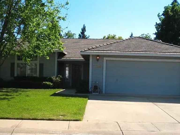 1790 Sessler Pl — Photo 1