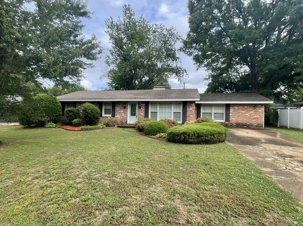 1977 Holiday Dr, Florence, AL 35630