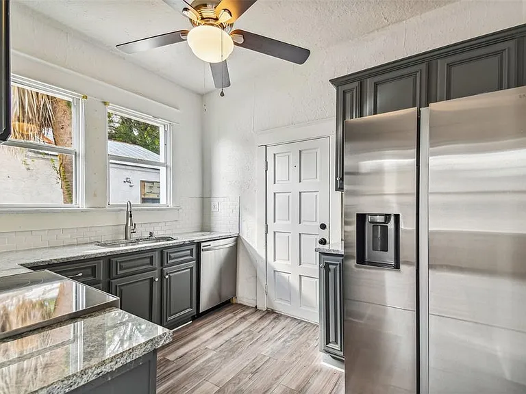 1913 W Lemon St — Photo 11