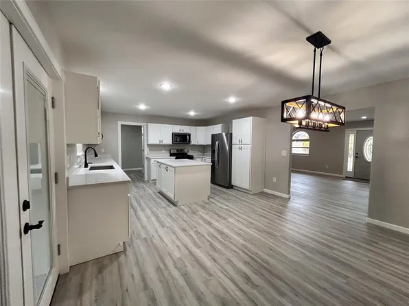 22526 E 1070th Rd, Clinton, OK 73601