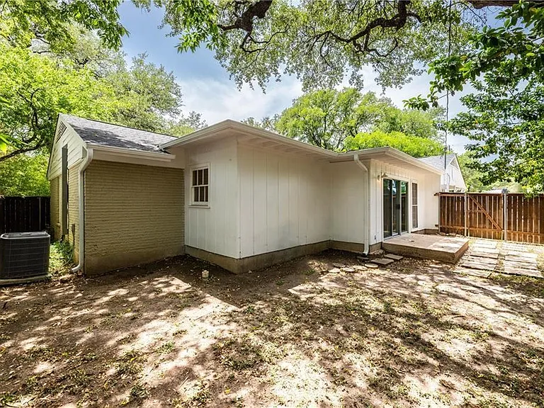 1704 Emilie Ln — Photo 16