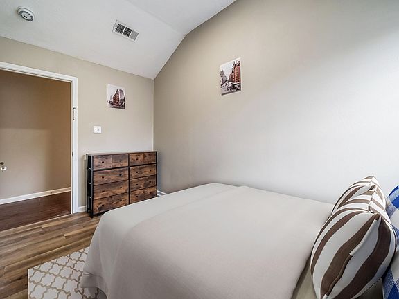 3rd image of 1107 Christine St #14946904