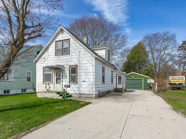 1108 Hawthorne St, Two Rivers, WI 54241
