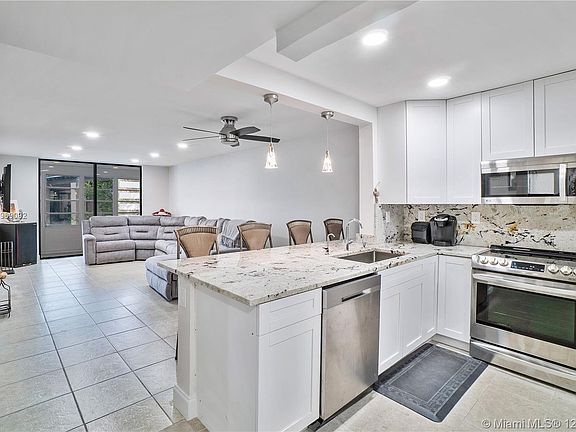 4th image of 2800 Somerset Dr APT 112J