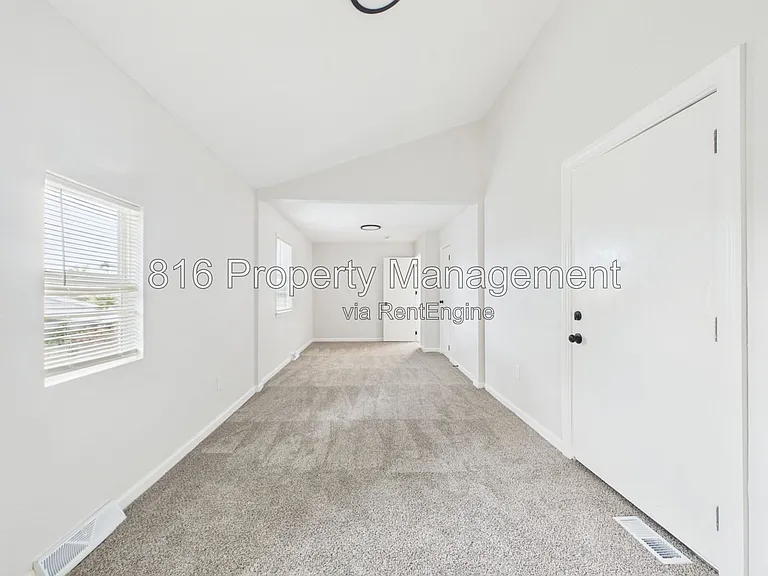 9109 E 44th St — Photo 15