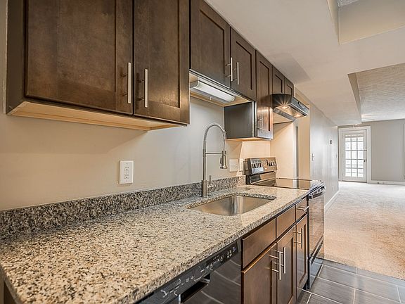 3rd image of 1489 E Broad St #7.5