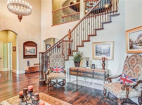 5th image of 1234 Luna Ln