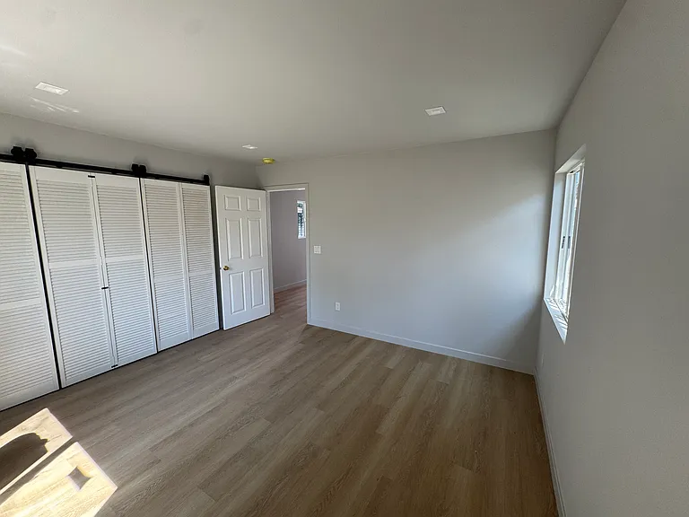 2621 Hillcrest Dr #1/2 — Photo 12