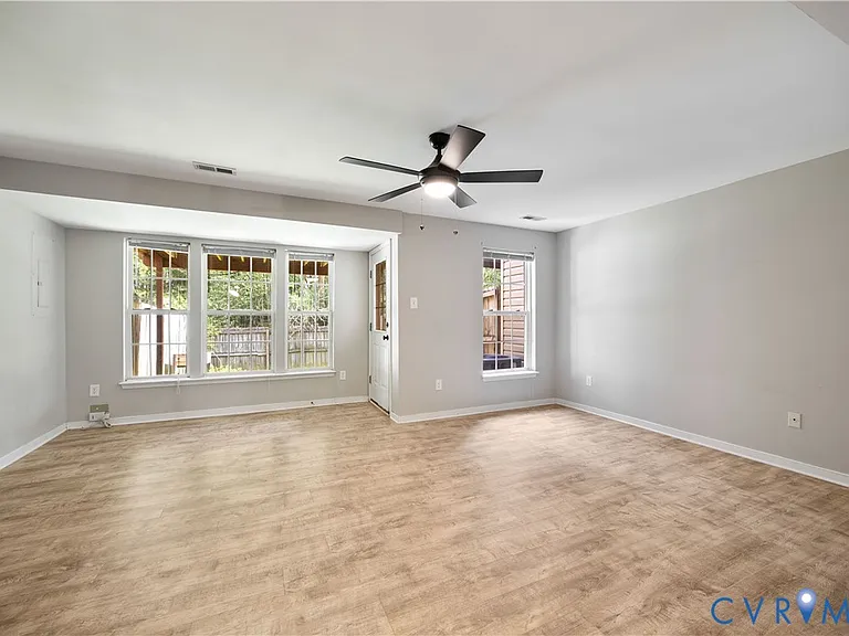 2805 Queensland Dr — Photo 22