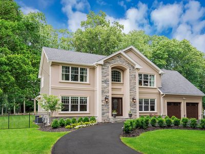 560 Wittich Ter, River Vale, NJ, 07675