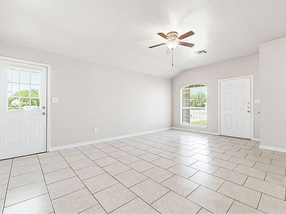 4th image of 3605 Westwood Dr #B