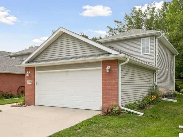 7639 Maplewood Ct, Lincoln, NE 68510