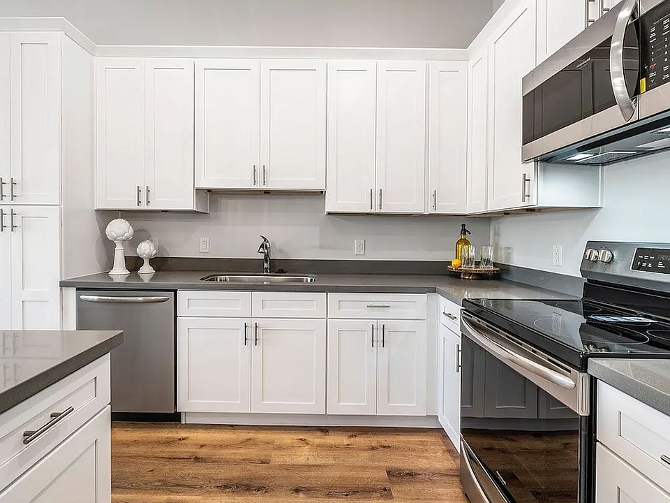 1st image of 1645 E Cheery Lynn Rd #14