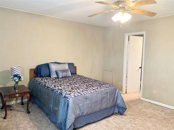 5th image of 8924 Glacier Ave