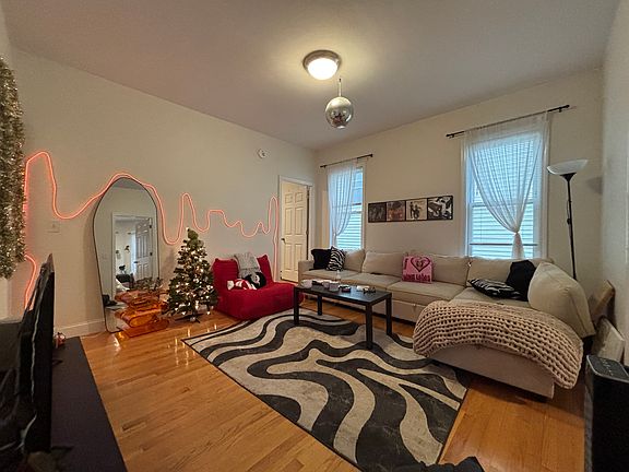 4th image of 20 Darling St #2