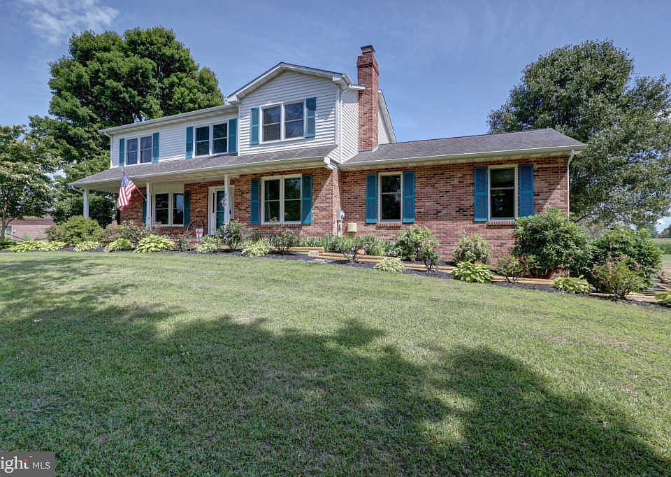 1st image of 204 Waterford Dr