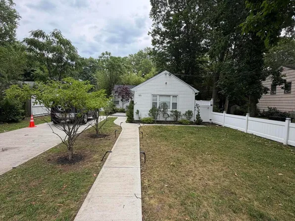 185 Elmwood Rd, Oakhurst, NJ 07755