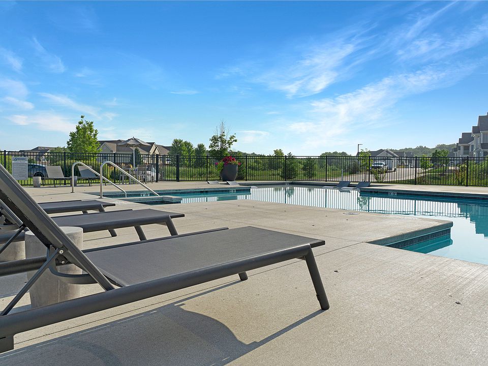 Seasons at Orchard Hills Pool