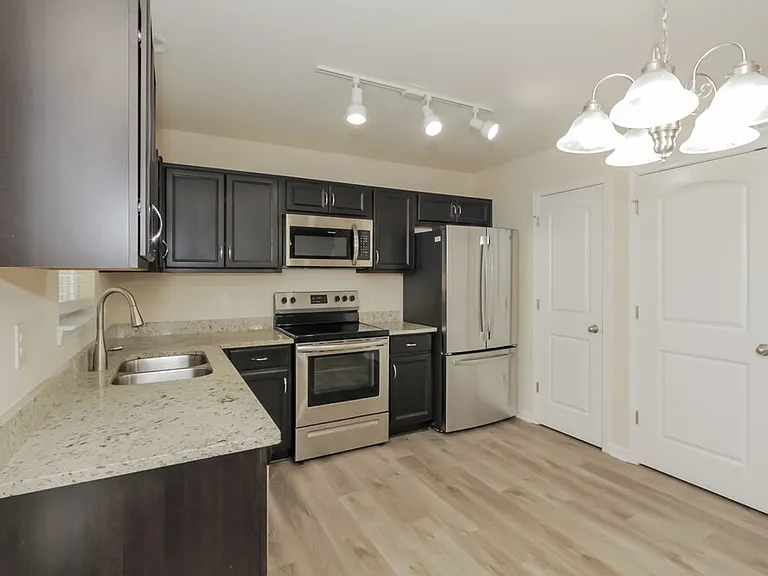 7810 Shadow Lawn Rd — Photo 8