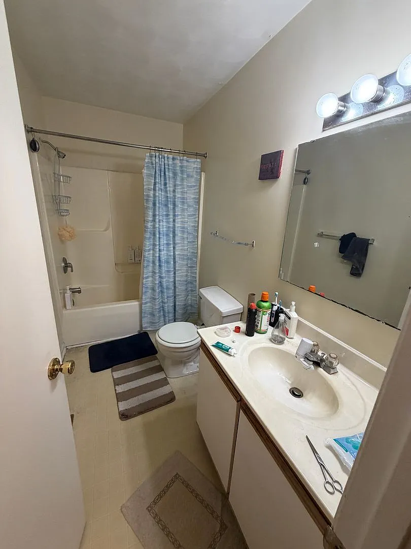 Spacious 4BR Townhome in Pheasant Run Minutes to Virginia Tech — Photo 4