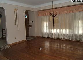4th image of 10610 Blossom Ave