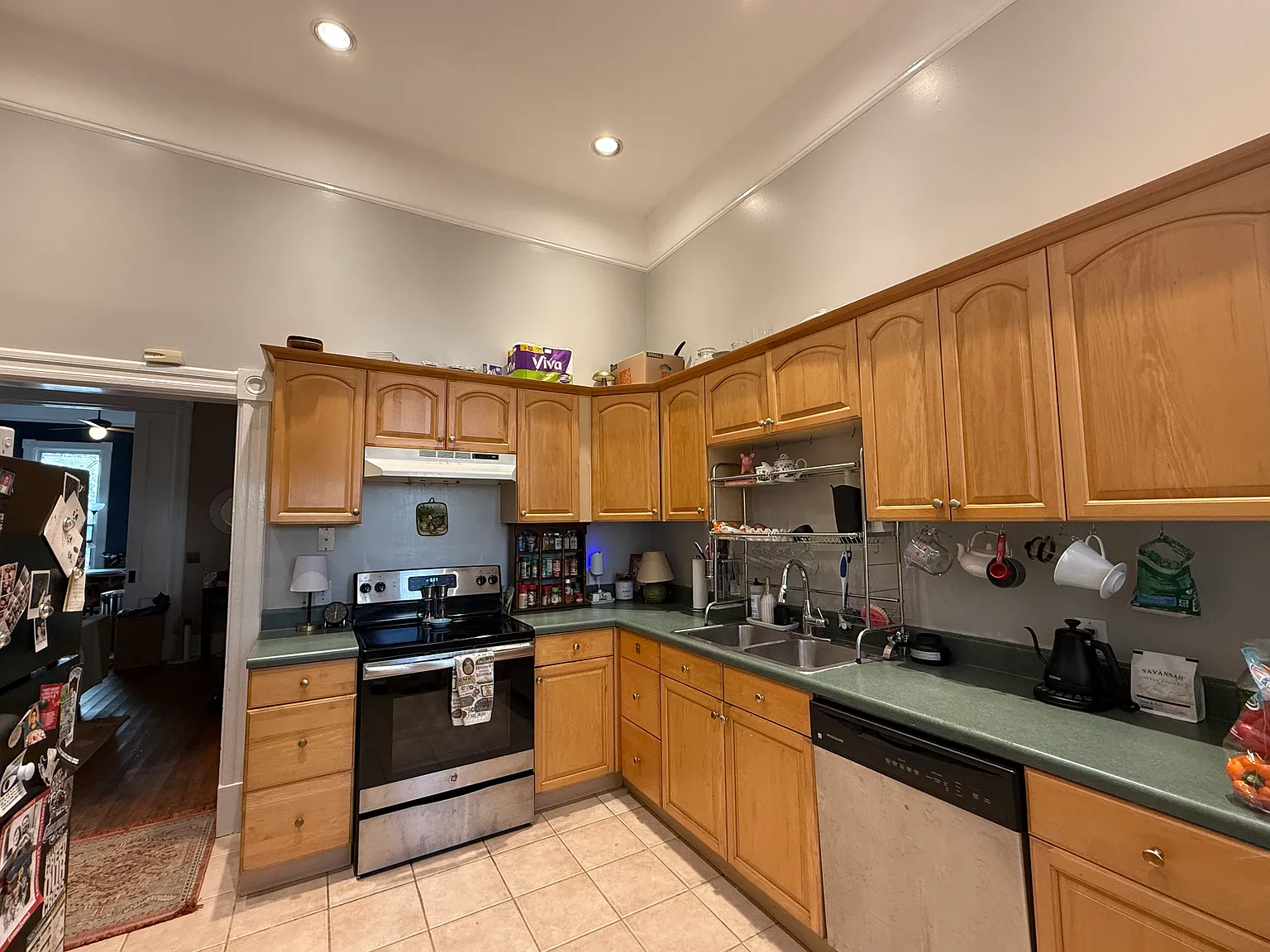 2210 Barnard St — Photo 4