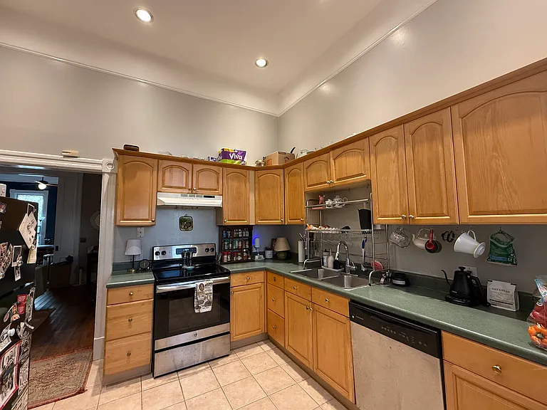 2210 Barnard St #A — Photo 4