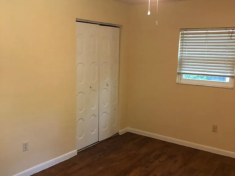 1915 SW 42nd Ave — Photo 16
