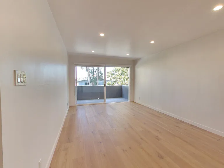 1500 Newlands Ave #206 — Photo 6