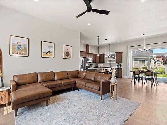 2nd image of 1019 Phil Cir
