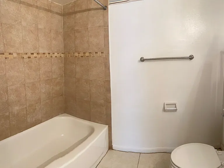 925 W Oak Ridge Rd #C — Photo 13