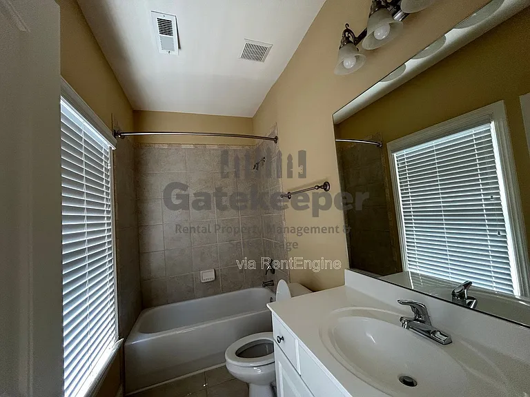 106 Lexington Vlg — Photo 13