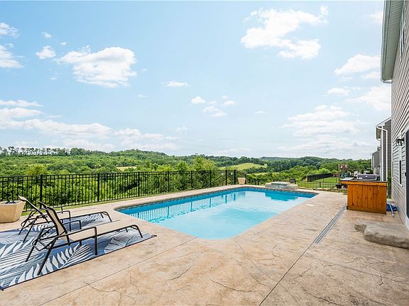 2nd image of 250 Regency Dr