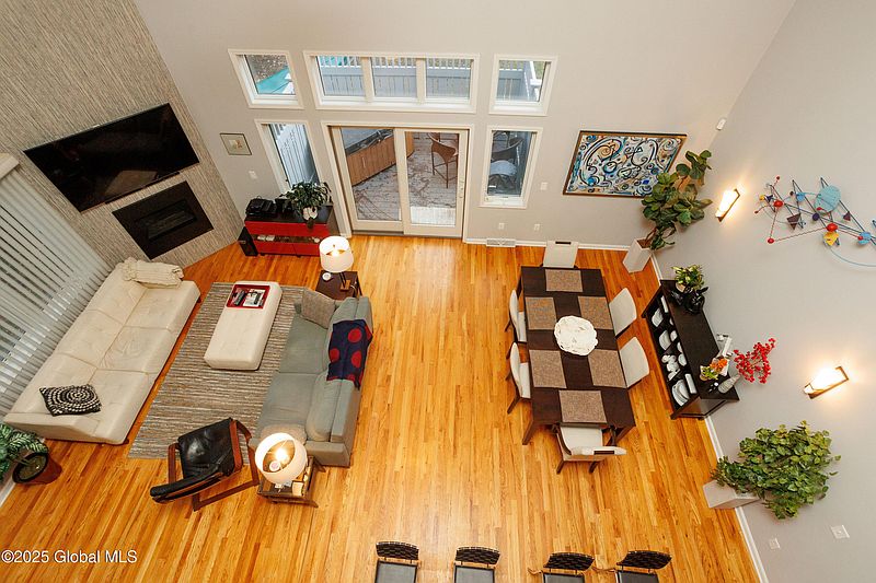 3rd image of 9 Bryn Mawr Court