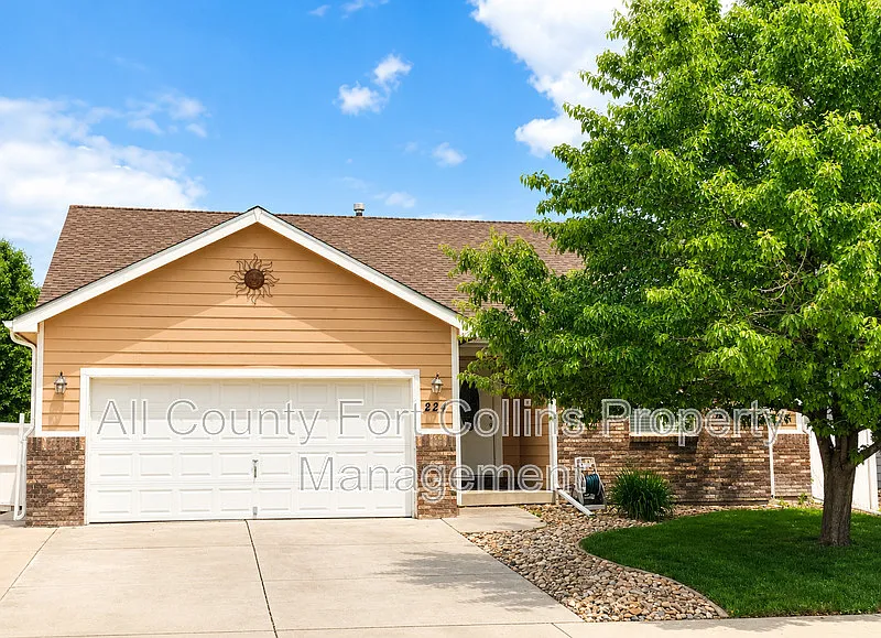 5 bed, 3.0 bath, 2916 sqft, $2,950 — Photo 1