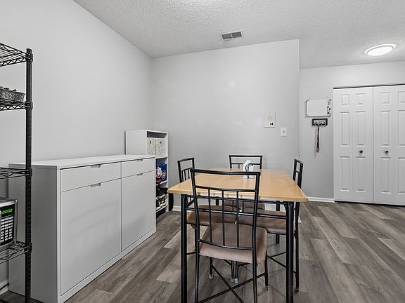 5th image of 40 W Fern Ct Unit 120